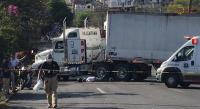 Muere motociclista al chocar contra un tráiler en el libramiento norte