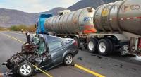 Una persona muere prensada al chocar contra un tráiler en la autopista Siglo XXI.
