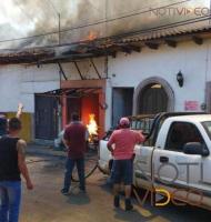 Incendio consume cuatro viviendas en el centro de Taretan
