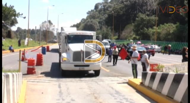 CNTE toma casetas en Michoacán