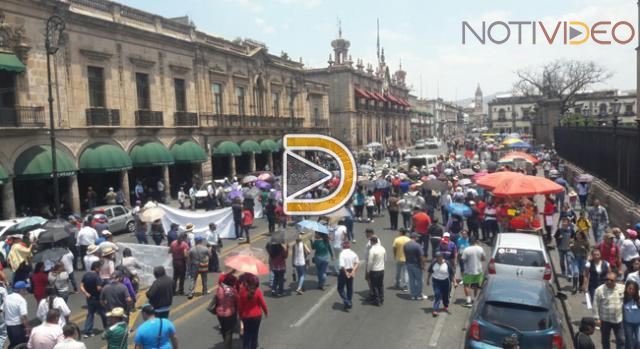Marchan maestros en Morelia   