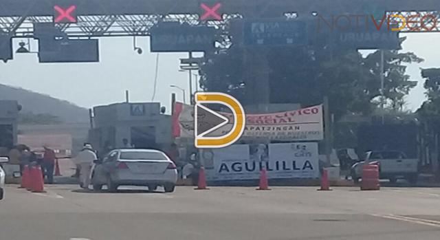 Bloquean CNTE Carreteras y Casetas de Peaje en Michoacán