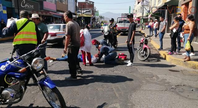 Motociclista resulta herido al ser atropellado 