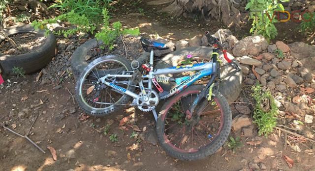 Una niña choca en su bicicleta contra un poste y muere