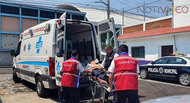 Un sujeto es acuchillado y se desmaya en la vía pública