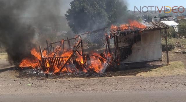 Se incendia casa de madera en San Pascual