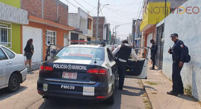 Ladrones amarran a una joven en su departamento para robarle