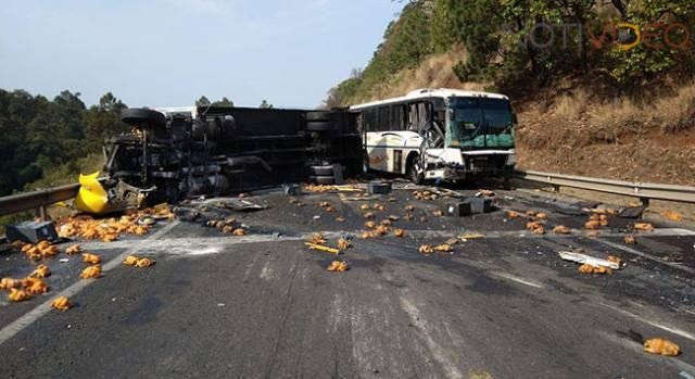 Un muerto y 5 heridos en un accidente en la Siglo XXI 