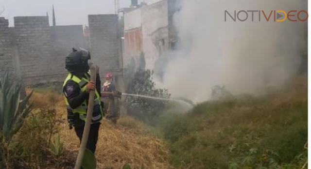 Incendio de pastizal moviliza bomberos y policías