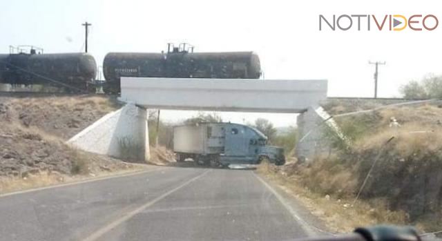 De nueva cuenta sujetos armados bloquean los accesos a Gámbara y El Letrero