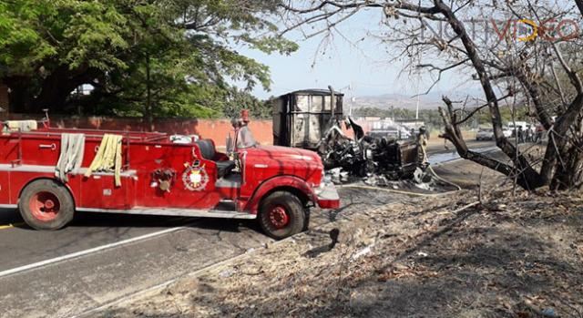 Secuestran y queman un camión cargado con mango