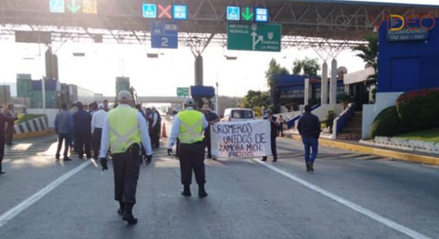 Promotores turísticos se apoderan de casetas de peaje