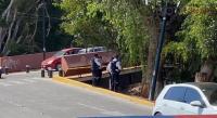 Descubren a un hombre muerto bajo un puente vehicular