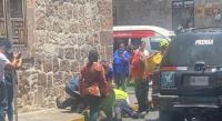 Sujeto golpea a una mujer afuera del Ayuntamiento e intenta subirla a la fuerza a su camioneta 