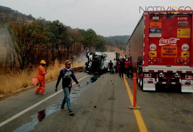 Aparatosa carambola en la autopista Siglo XXI