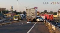 Choca auto contra retaguardia de tráiler en puente de Calzada La Huerta ; hay 1 muerto y 3 heridos 