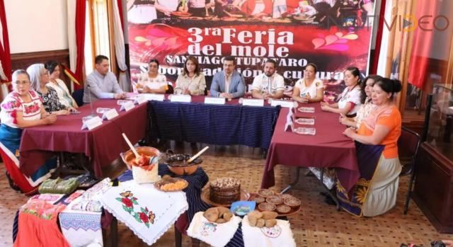 Comisión de Turismo acompaña presentación de la 3ra Feria del Mole en Santiago Tupátaro