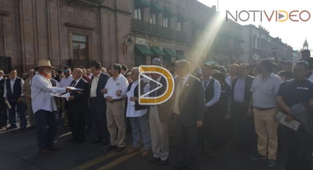 Marchan juntos Rector de la UMSNH y líderes sindicales