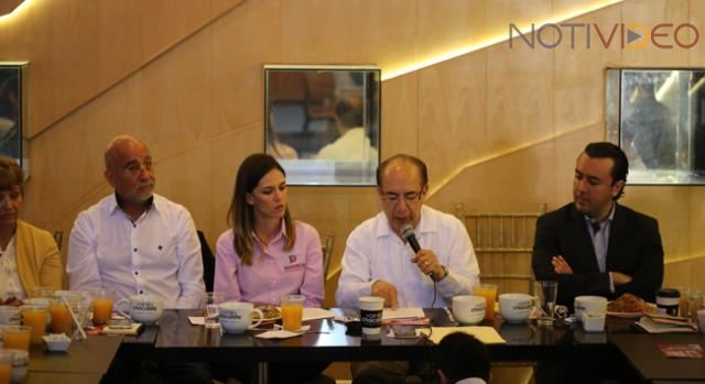 Daniela de Los Santos se reúne con comerciantes del Centro Histórico