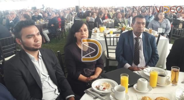 Maestros con vocación cumplen 40 años de servicio