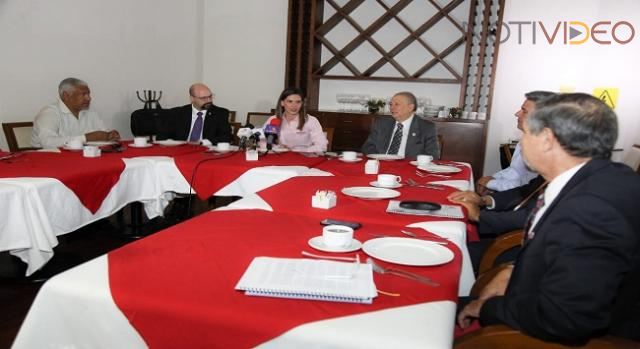 Municipio debe servir como apoyo al esfuerzo de las universidades : Daniela de los Santos