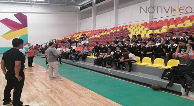 Abanderan selección de básquetbol que va a torneo nacional