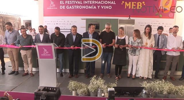 MEB reconoce a Mónica Patiño y Hugo D´Acosta