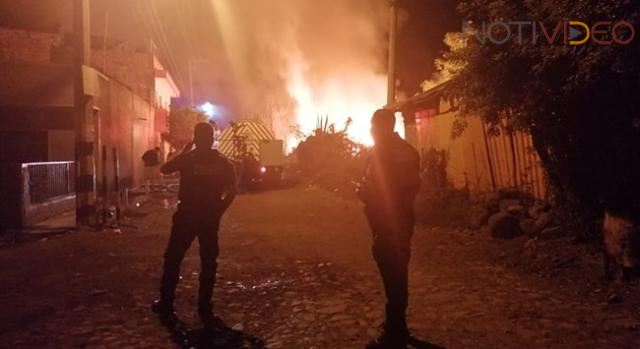 Incendio consume seis humildes casas en la colonia Valencia Segunda Sección