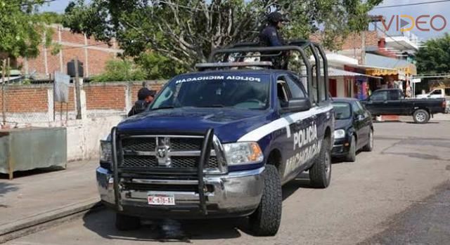 Sujetos armados impiden remisión de un detenido y atacan a la policía.