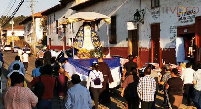 Imagen de la Virgen de La Salud recorre calles de Pátzcuaro por  la pandemia