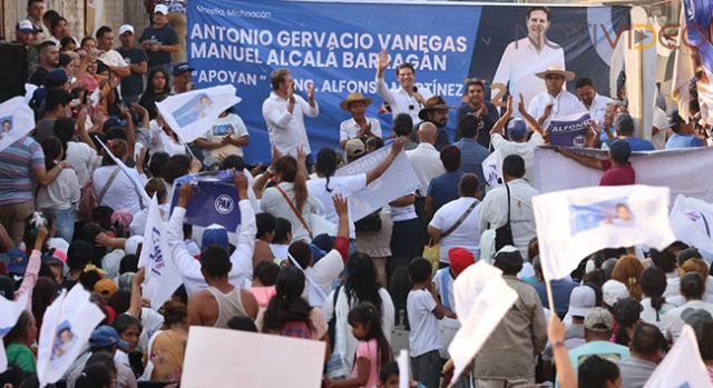 En la colonia 13 de Abril, construiremos un pozo de agua, adelanta Alfonso Martínez