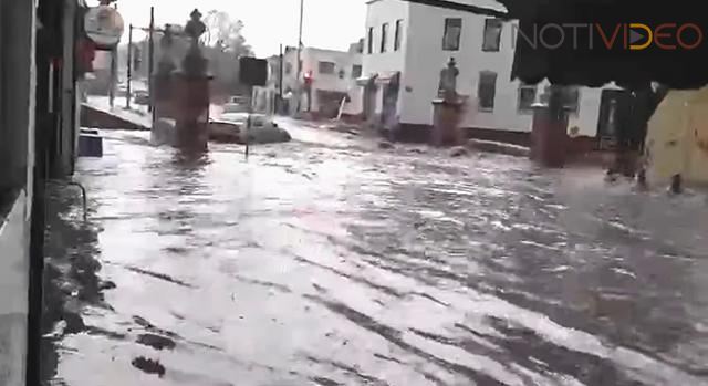 Primer lluvia de la temporada en Morelia deja algunas inundaciones