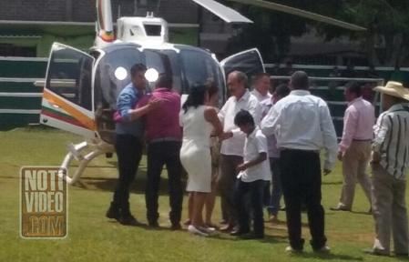 Viaja Víctor Silva en Helicóptero Ejecutivo a Turicato 