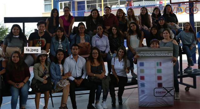 Jóvenes de la UNID reciben propuestas de Cocoa Calderón con gran aceptación.