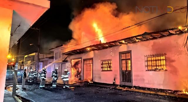Un incendio consume dos locales y una vivienda. 