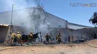 Un incendio consumió dos  viviendas por completo.