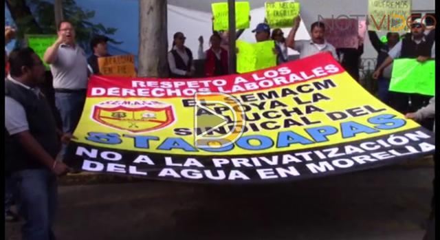 Trabajadores del OOAPAS se manifiestan en demanda de solución a sus exigencias