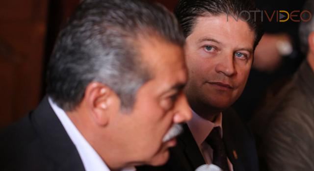 Morón y Alfonso Martínez se reúnen en Palacio Municipal Instalan comisión de transición.