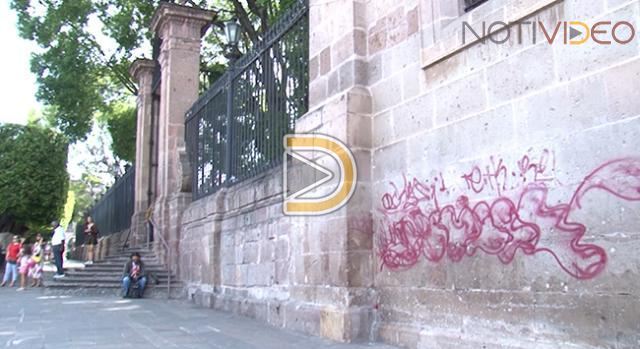 Grafiti en Catedral de Morelia daña cantera