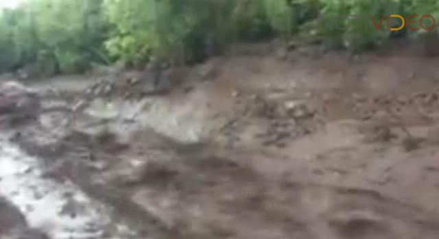 Tormenta provoca una avalancha de lodo en el cerro El Cacique 