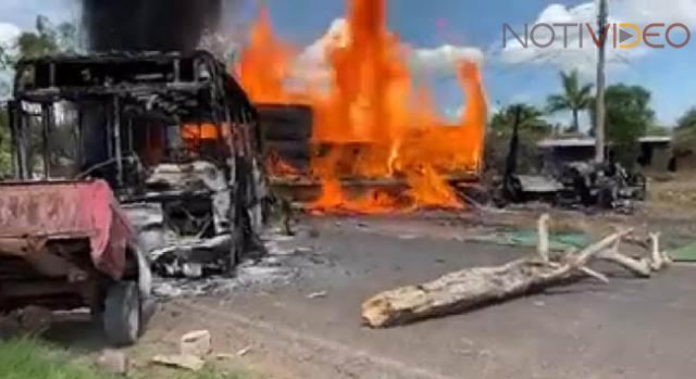 Reportan bloqueos carreteros y enfrentamientos en El Aguaje 