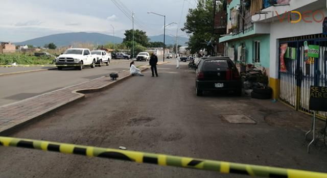 Gatilleros acribillan a una mujer y a su nieta que vendían frituras afuera de su casa, la señora fal