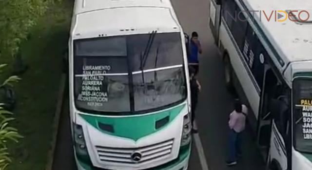 Transportistas paralizan la ciudad para evitar ingreso de piratas al municipio 