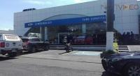 Comando armado roba 7 vehículos de una agencia Chevrolet; Policía recupera 5