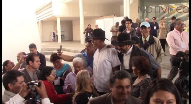 Chacaleo Exprés    Foros por la Pacificación: entre circo y culto a la personalidad 
