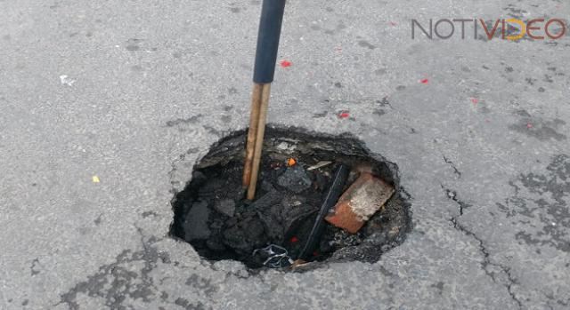 Una fuga de agua ocasionó un hundimiento en avenida Michoacán 