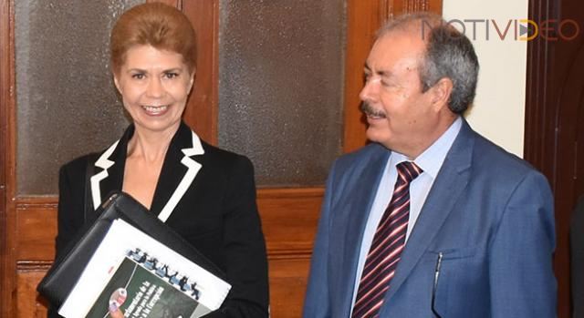 Asiste Víctor Silva a presentaciónd del libro  