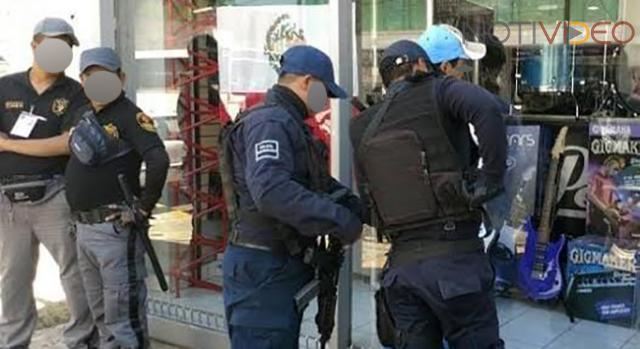 Sujetos en una camioneta intentan levantar a madre e hija
