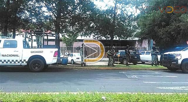 Civiles y Policías se enfrentan a tiros y bloquean la carretera Jacona - Los Reyes 