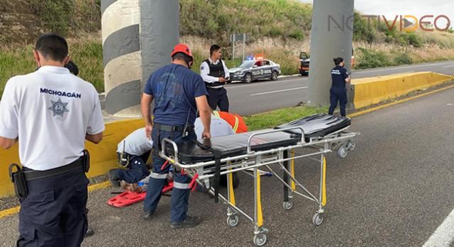 Mujer se lanza de un puente en la salida a Pátzcuaro